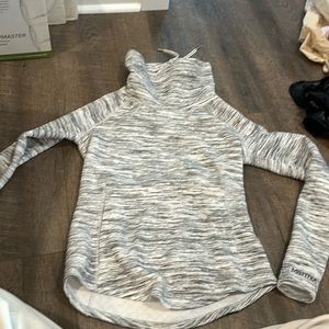 XS marmot turtle neck sweatshirt with front pocket for skiiing